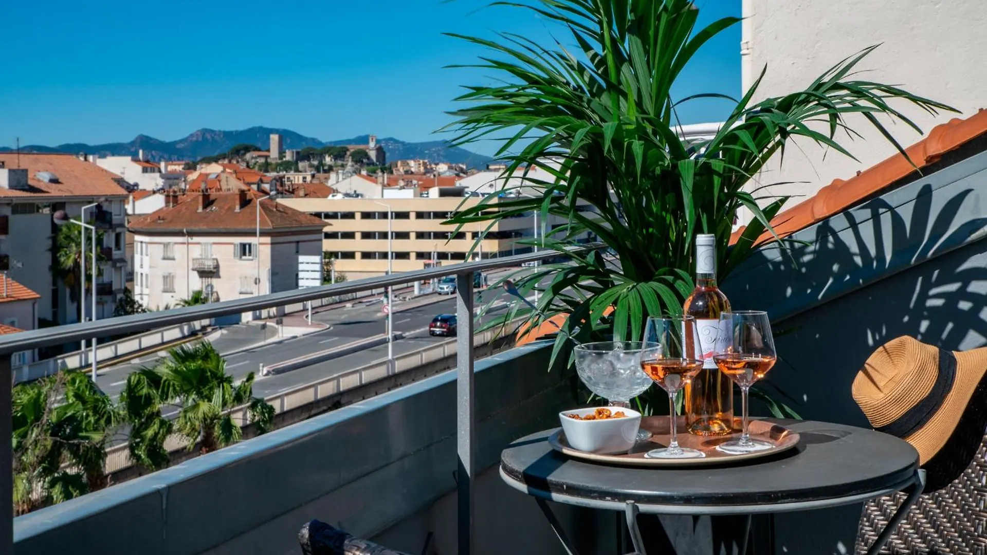 Golden Tulip Cannes Hotel De Paris 4*,