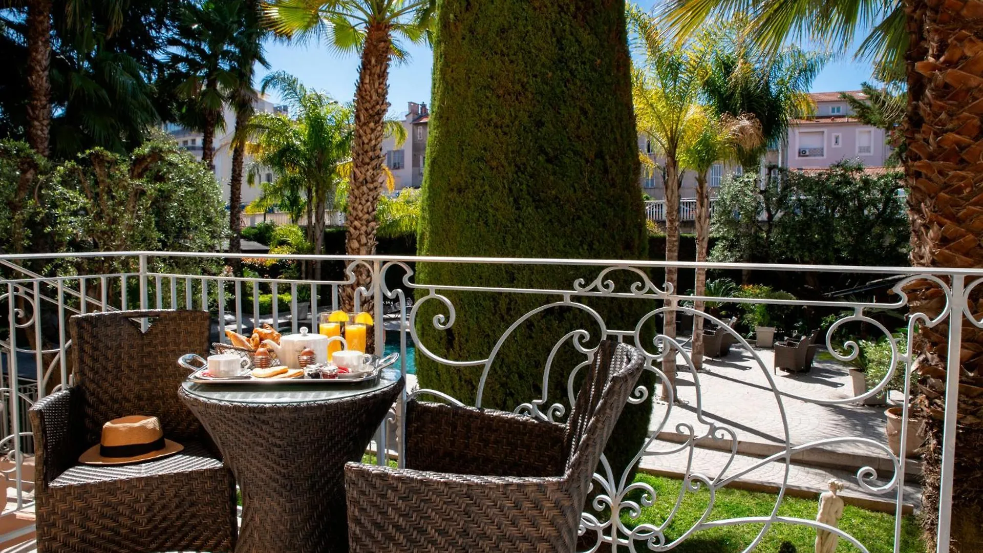 Golden Tulip Cannes Hotel De Paris 4*,